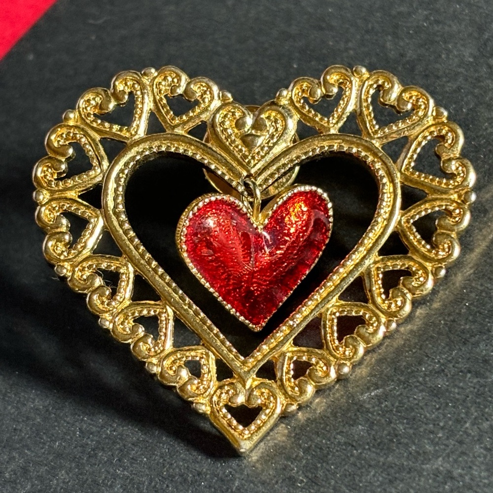 Vintage 80’s Heart Brooch